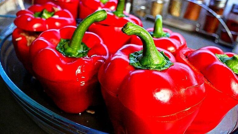 You can diversify the second day of the 6-petal diet with red peppers stuffed with vegetables